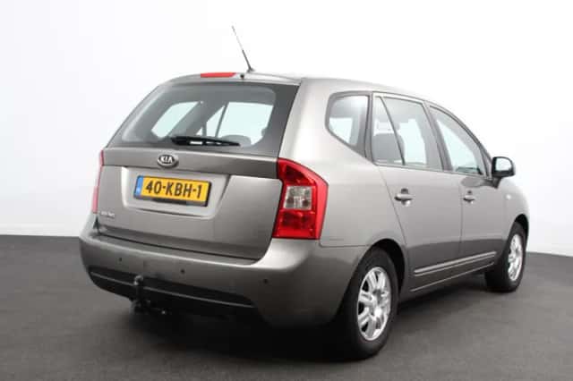 Kia Carens (2009) thumbnail 6