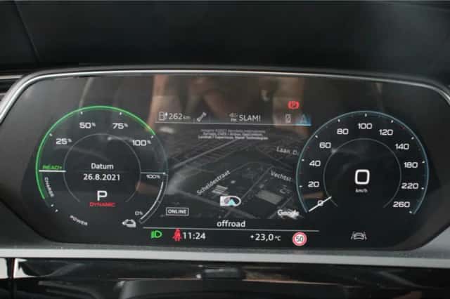 Audi e-tron (2019) thumbnail 3