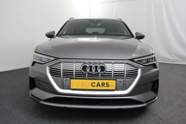 Audi e-tron (2019) thumbnail 4