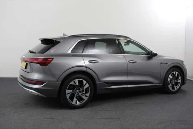 Audi e-tron (2019) thumbnail 5