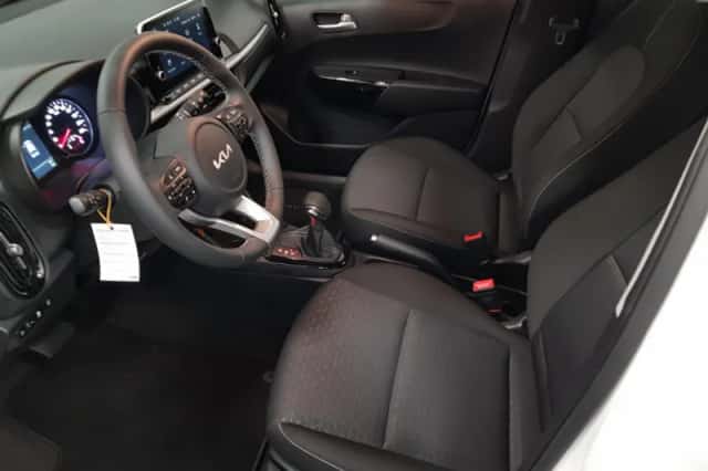 Kia Picanto (2023) thumbnail 2