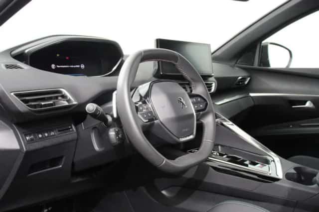 Peugeot 3008 (2024) thumbnail 2