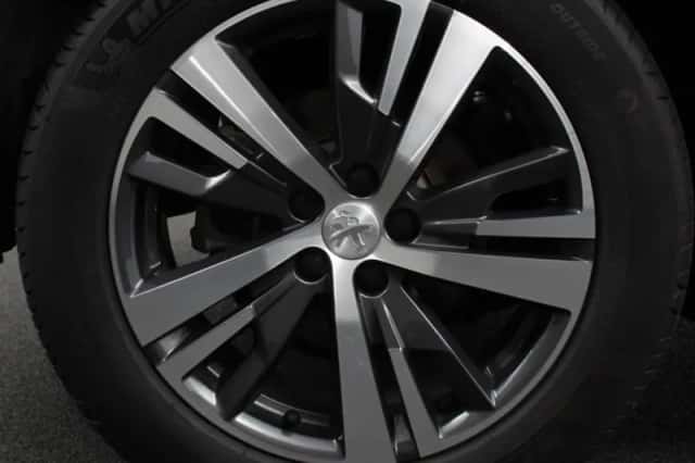 Peugeot 3008 (2024) thumbnail 4