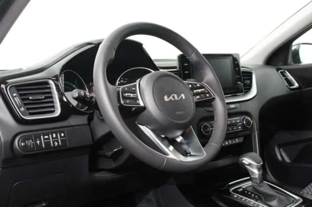 Kia XCeed (2025) thumbnail 2