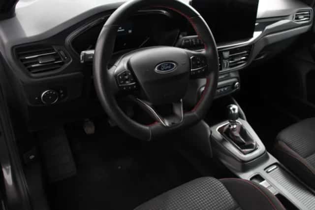 Ford Focus (2023) thumbnail 2