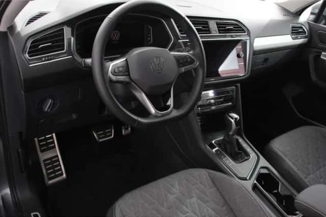 Volkswagen Tiguan (2023) thumbnail 2