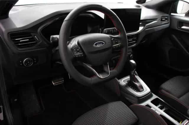 Ford Focus (2023) thumbnail 2