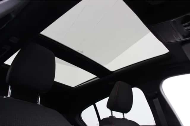 Ford Focus (2023) thumbnail 3