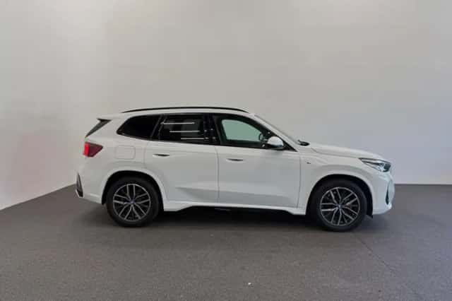 BMW iX1 (2024) thumbnail 6