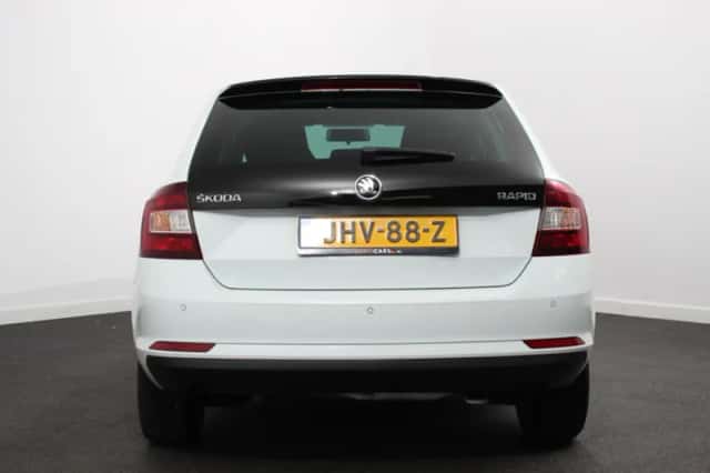 Škoda Rapid (2015) thumbnail 5