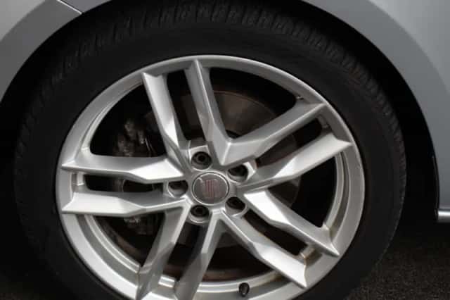 SEAT Ibiza (2010) thumbnail 3