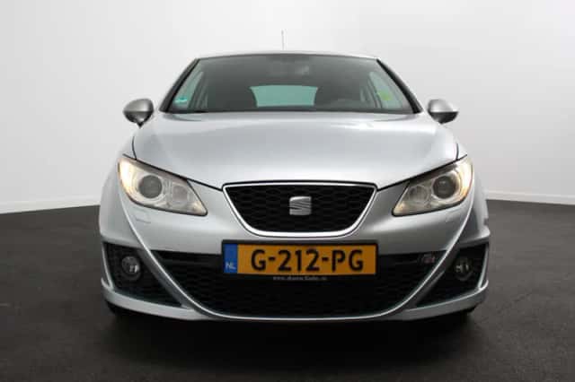 SEAT Ibiza (2010) thumbnail 4
