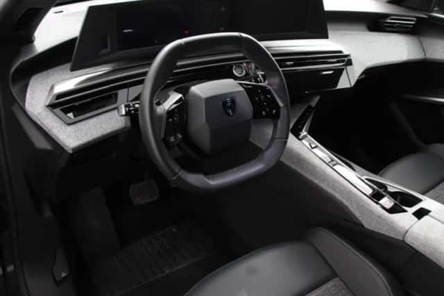 Peugeot 5008 (2025) thumbnail 2