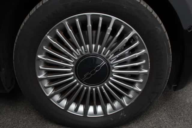 Fiat 500e (2023) thumbnail 2