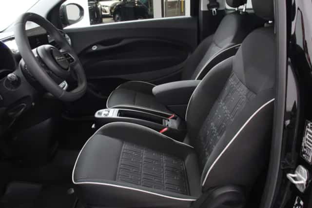 Fiat 500e (2023) thumbnail 3