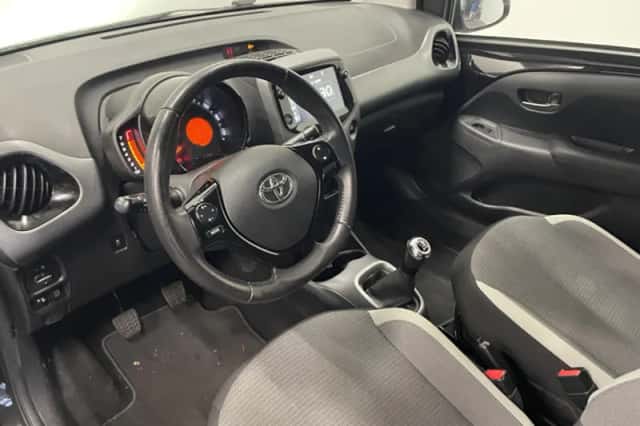 Toyota Aygo (2021) thumbnail 2