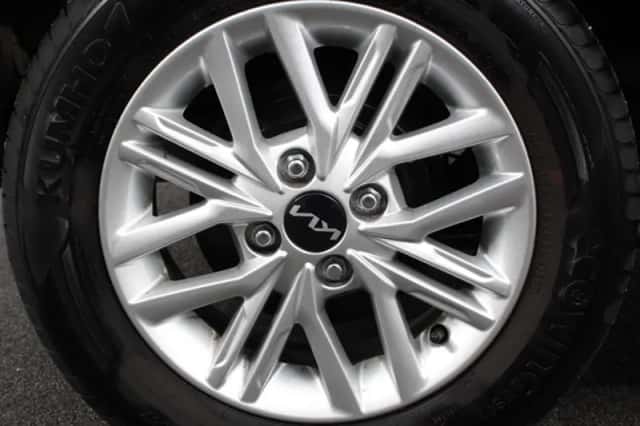 Kia Picanto (2023) thumbnail 4
