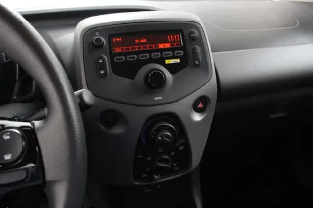 Peugeot 108 (2021) thumbnail 3