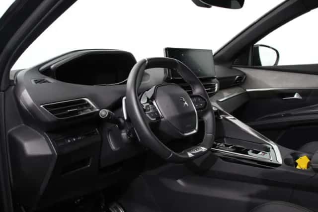 Peugeot 5008 (2024) thumbnail 2