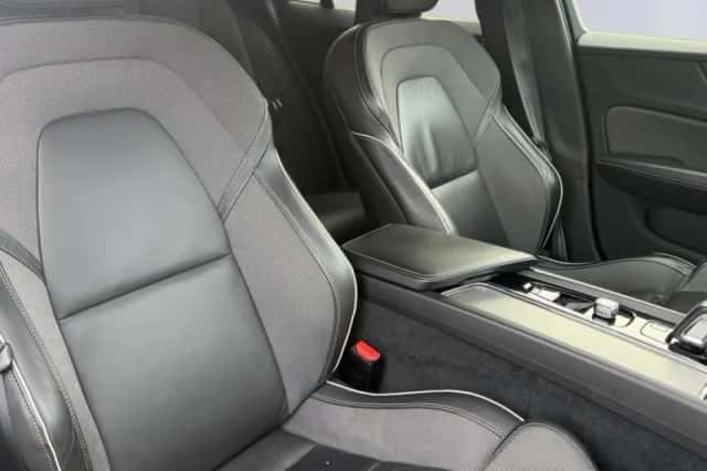 Volvo V60 (2022) thumbnail 4