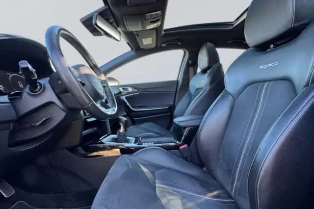 Kia Proceed (2022) thumbnail 4