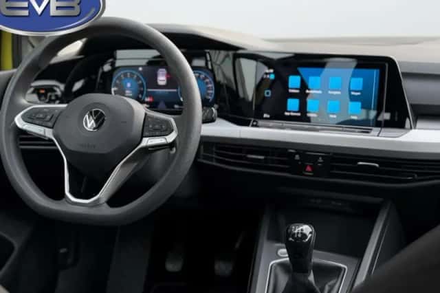 Volkswagen Golf (2022) thumbnail 2