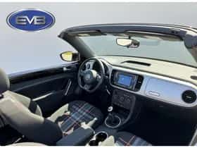 Volkswagen Beetle (2015) thumbnail 35