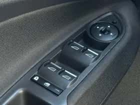 Ford C-Max (2018) thumbnail 22