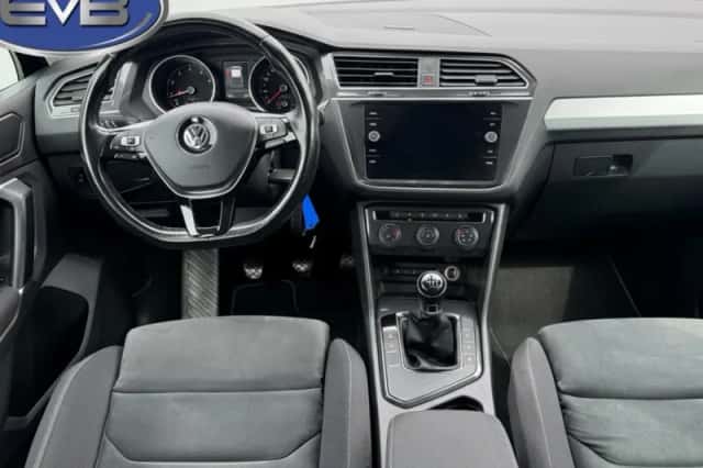 Volkswagen Tiguan (2017) thumbnail 2