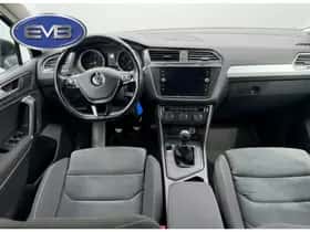 Volkswagen Tiguan (2017) thumbnail 2