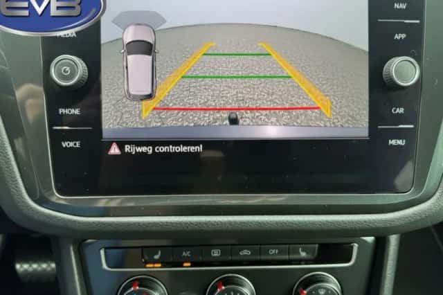 Volkswagen Tiguan (2017) thumbnail 6