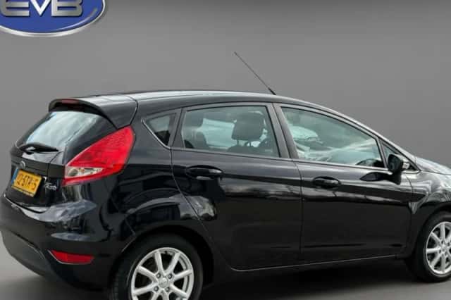 Ford Fiesta (2011) thumbnail 3