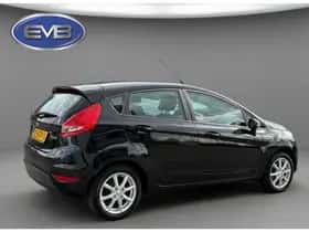Ford Fiesta (2011) thumbnail 3