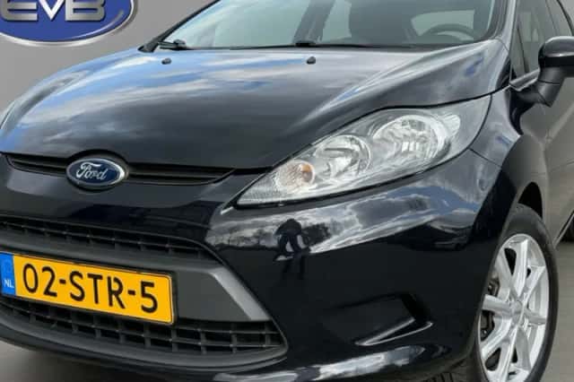 Ford Fiesta (2011) thumbnail 5
