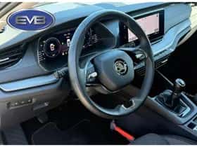 Škoda Octavia (2023) thumbnail 2