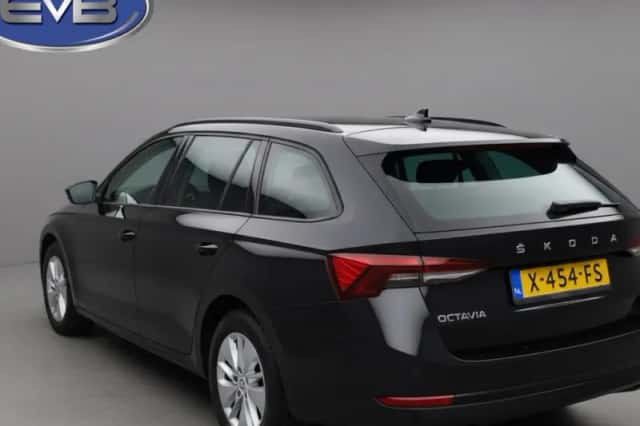 Škoda Octavia (2023) thumbnail 3