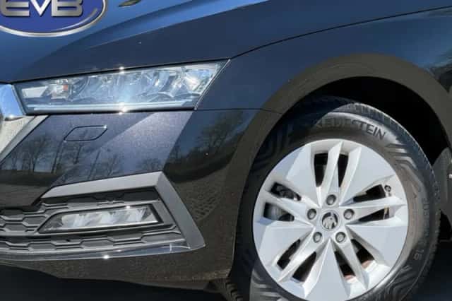 Škoda Octavia (2023) thumbnail 5