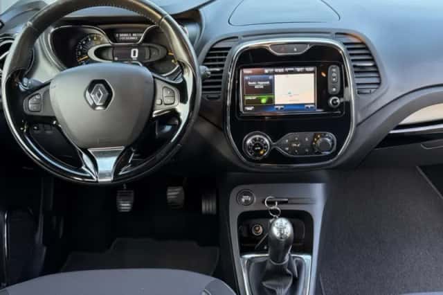 Renault Captur (2015) thumbnail 2