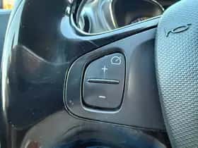 Renault Captur (2015) thumbnail 24