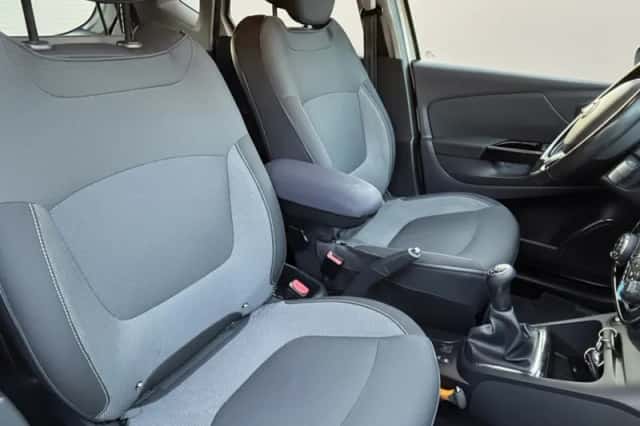 Renault Captur (2015) thumbnail 4