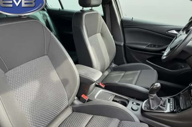 Opel Astra (2019) thumbnail 4