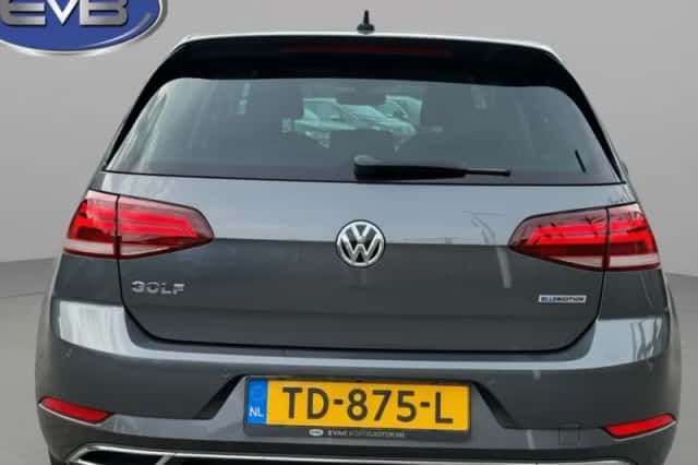 Volkswagen Golf (2018) thumbnail 6