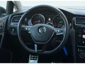 Volkswagen Golf (2018) thumbnail 2