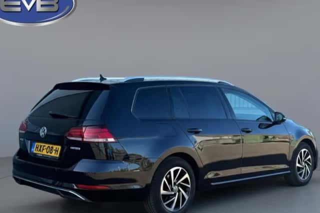 Volkswagen Golf (2018) thumbnail 3