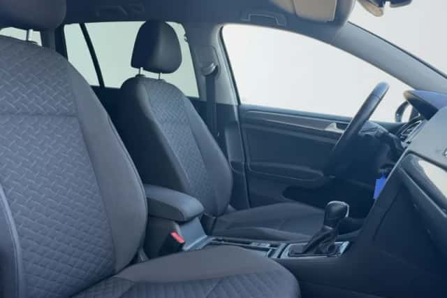 Volkswagen Golf (2018) thumbnail 4