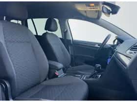Volkswagen Golf (2018) thumbnail 4