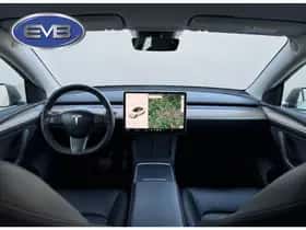 Tesla Model Y (2021) thumbnail 2