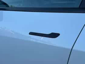 Tesla Model Y (2021) thumbnail 17