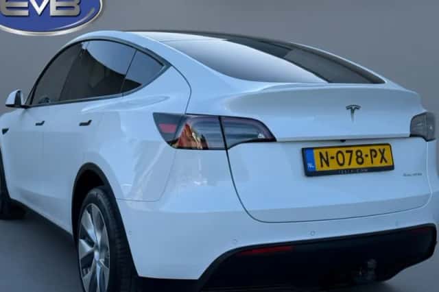 Tesla Model Y (2021) thumbnail 3