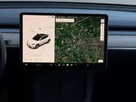 Tesla Model Y (2021) thumbnail 23